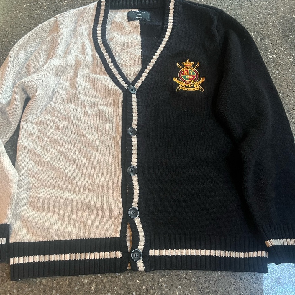 Vintage Rue21 Black and Cream Cardigan with Crest Size L Varsity Style Button Up
